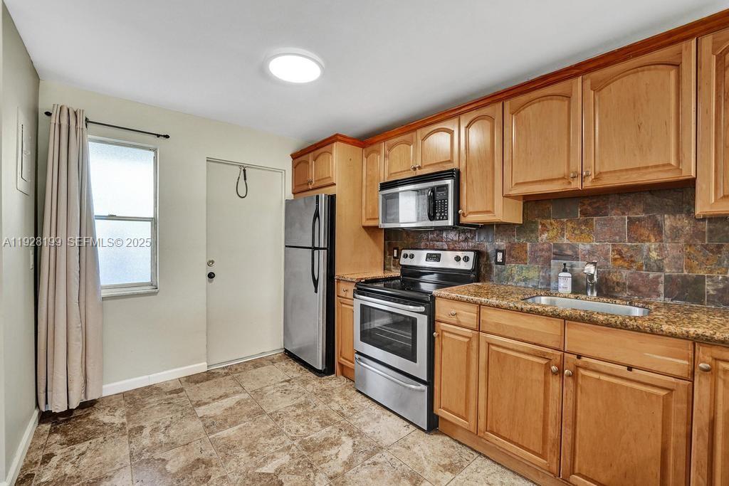 HILLCREST COUNTRY CLUB 16 - Residential