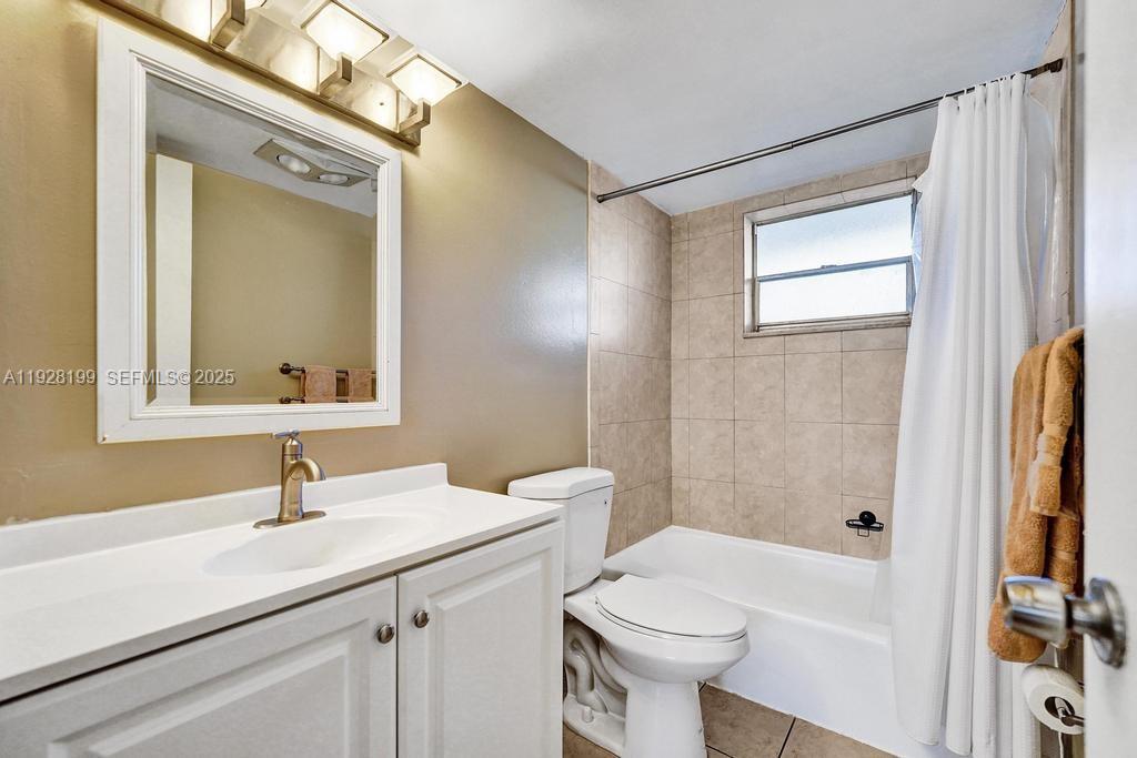 HILLCREST COUNTRY CLUB 16 - Residential