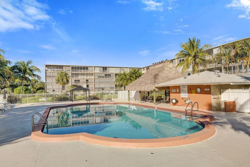 HILLCREST COUNTRY CLUB 16 - Residential