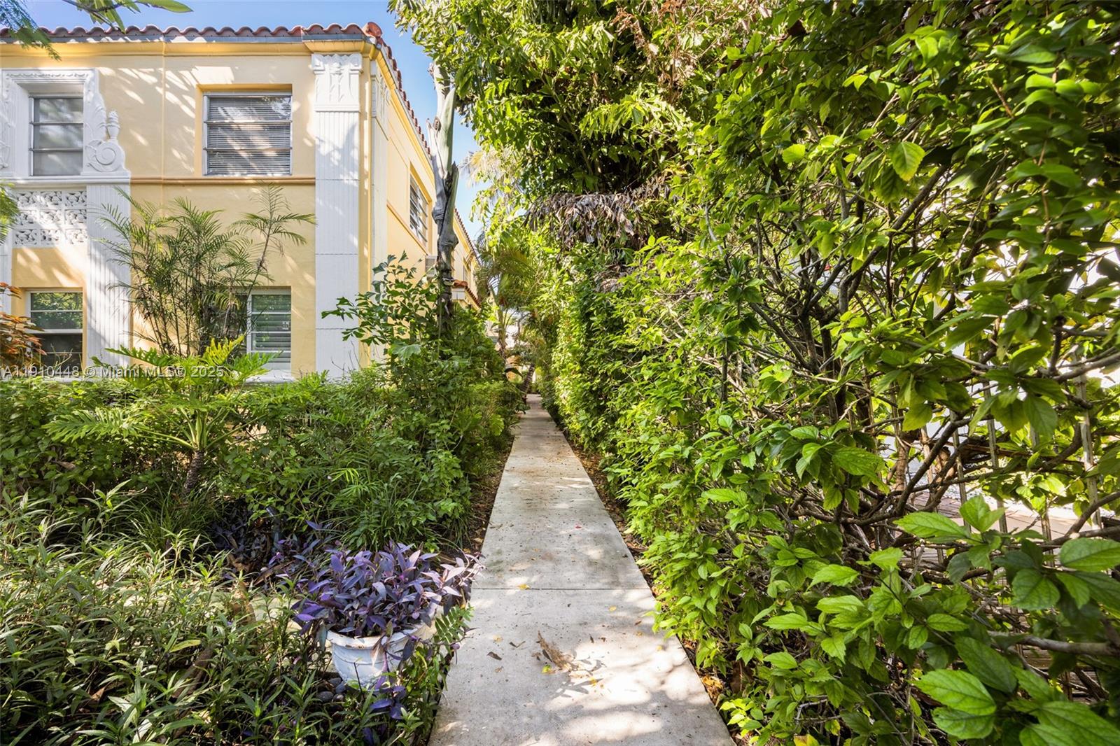 FLAMINGO WAVE CONDO - Residential