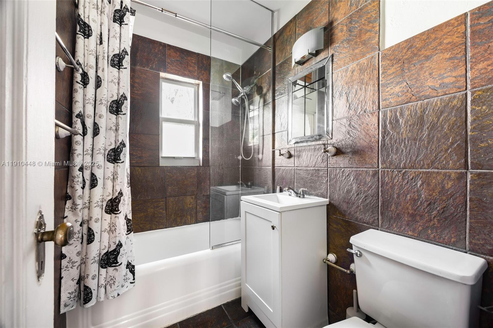 FLAMINGO WAVE CONDO - Residential