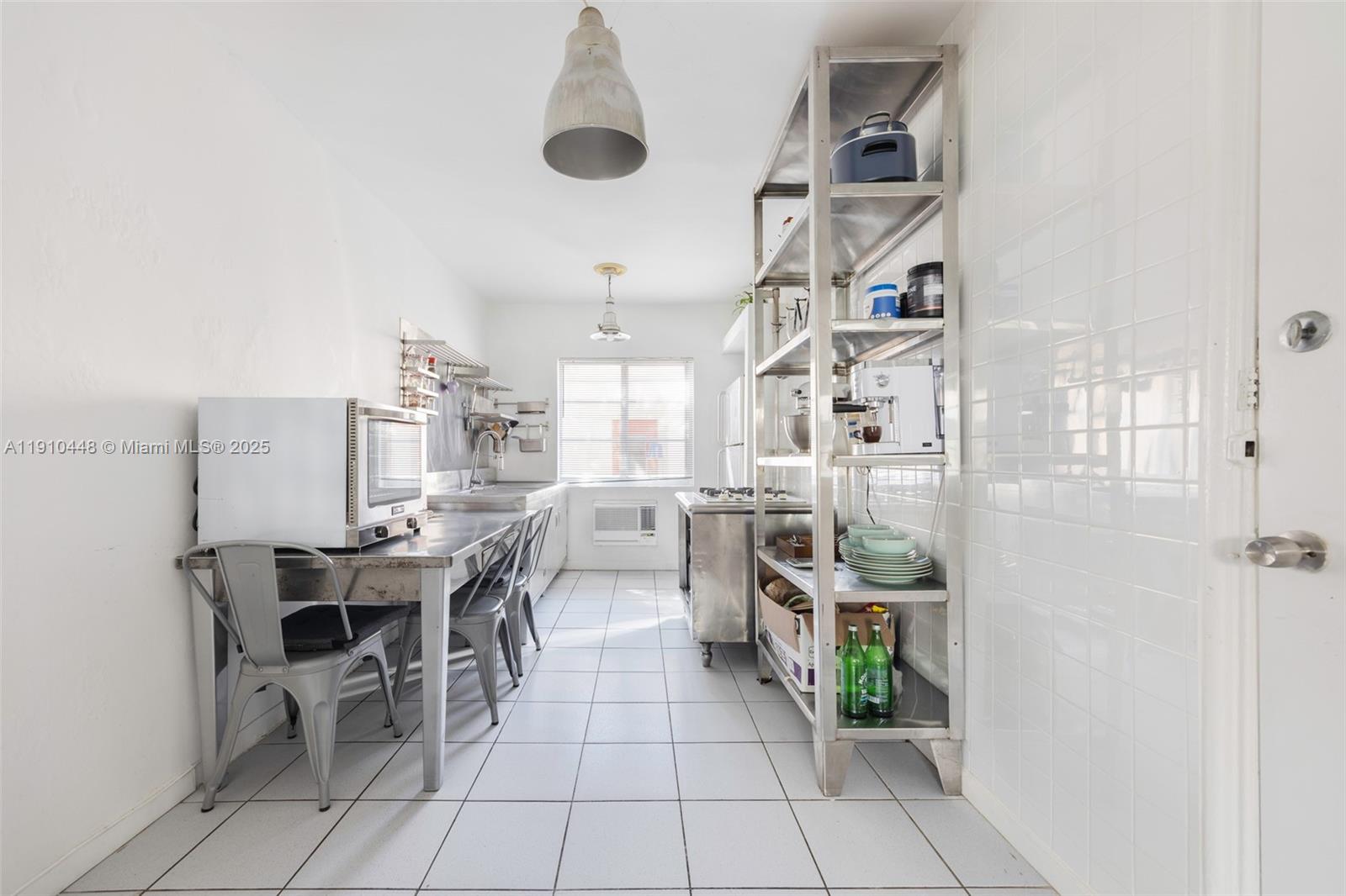 FLAMINGO WAVE CONDO - Residential