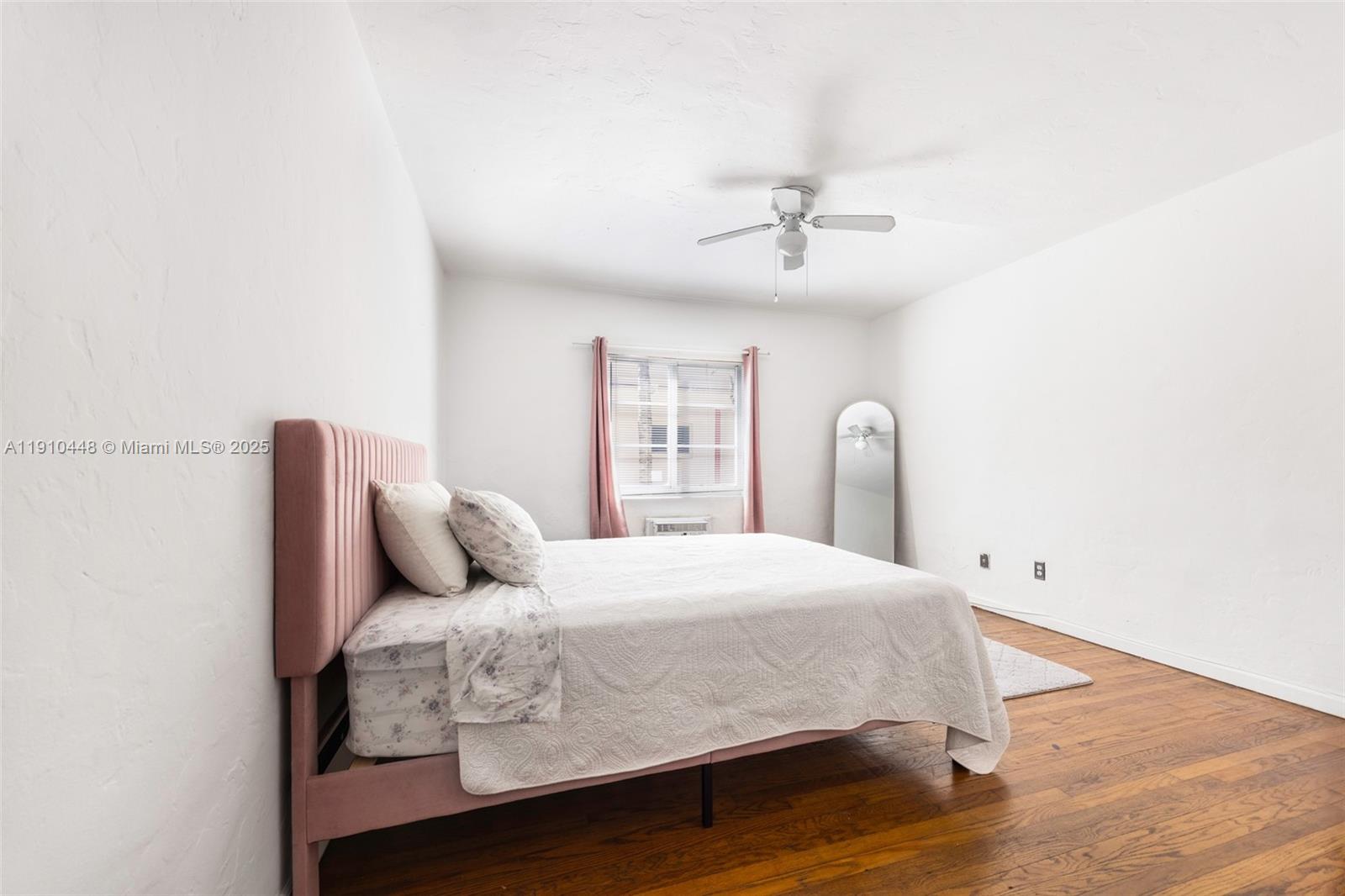 FLAMINGO WAVE CONDO - Residential