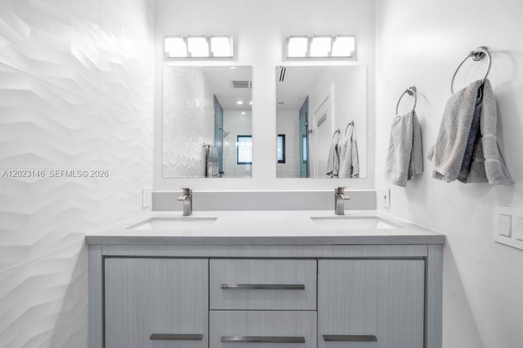 MIAMI SHORES SEC 3 - Residential