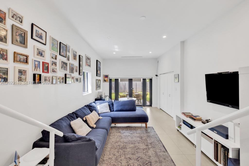 MIAMI SHORES SEC 3 - Residential