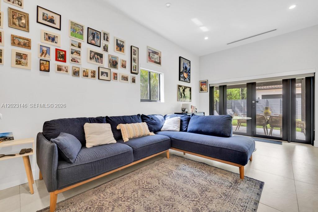 MIAMI SHORES SEC 3 - Residential