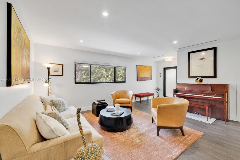 MIAMI SHORES SEC 3 - Residential