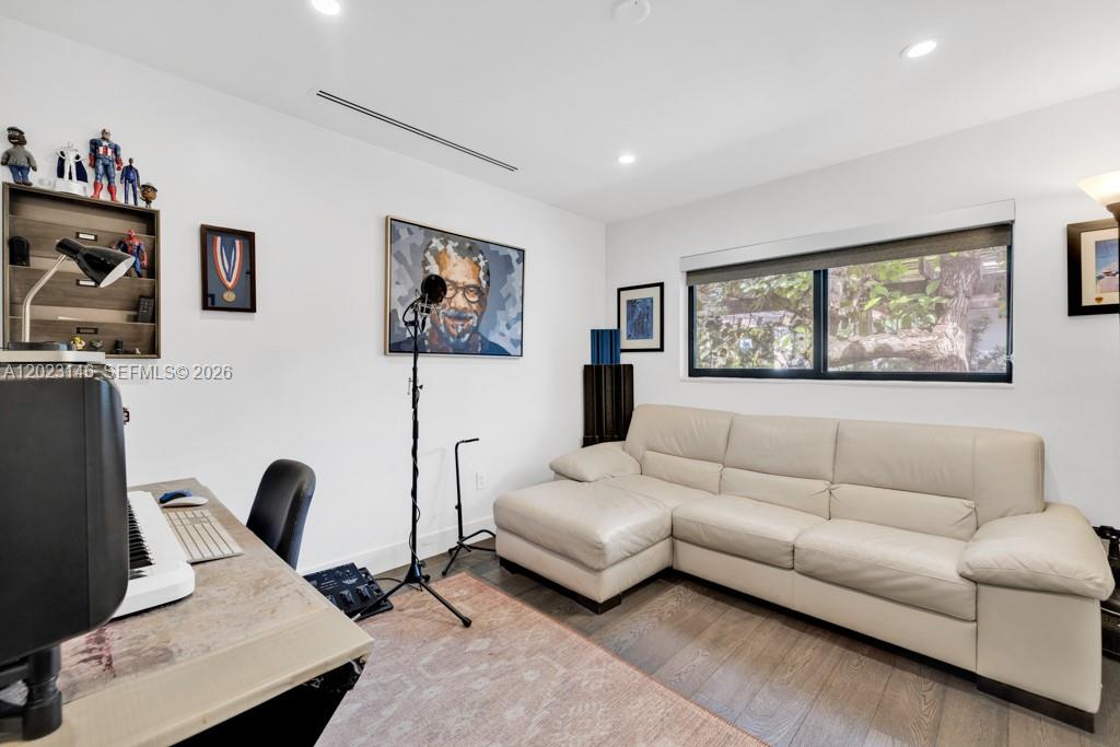 MIAMI SHORES SEC 3 - Residential