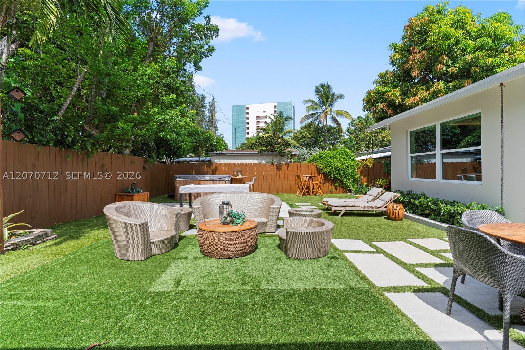 221 NE 44th St
