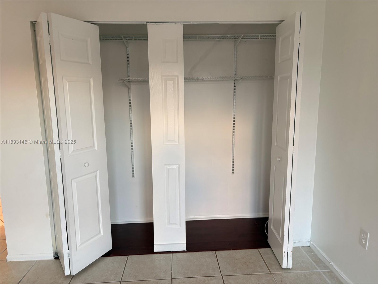 MANORS OF INVERRARY I-7 - Residential Lease