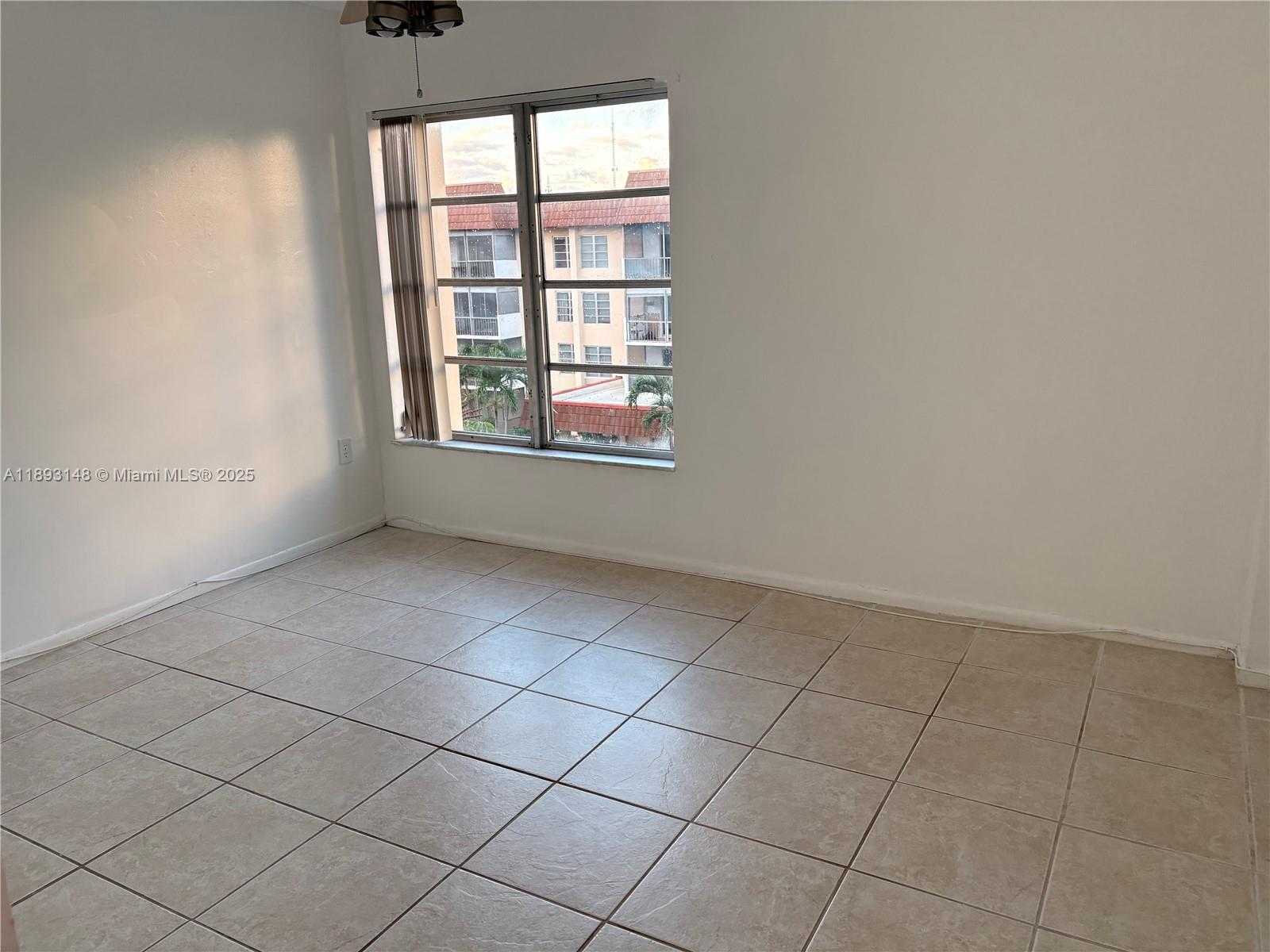 MANORS OF INVERRARY I-7 - Residential Lease