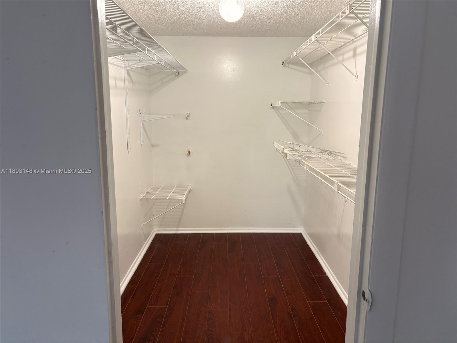 MANORS OF INVERRARY I-7 - Residential Lease