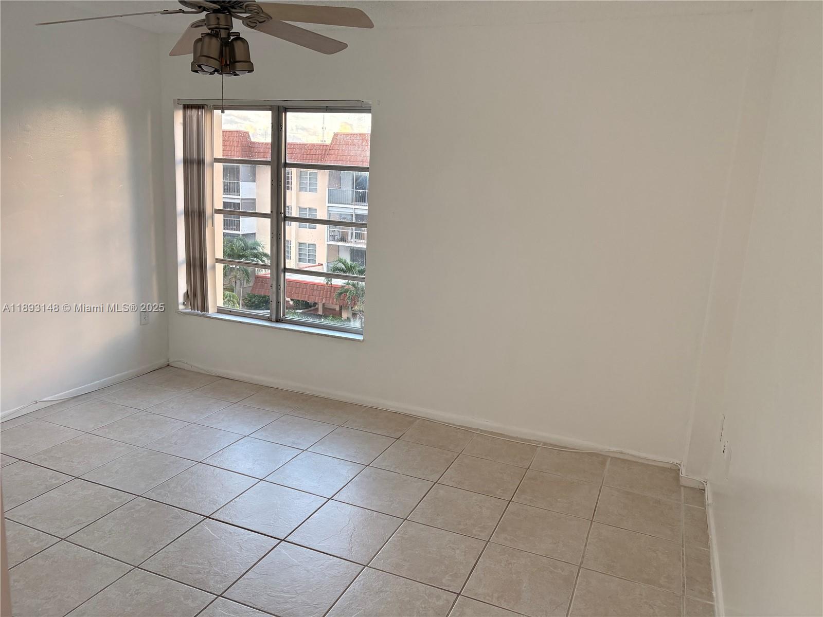 MANORS OF INVERRARY I-7 - Residential Lease