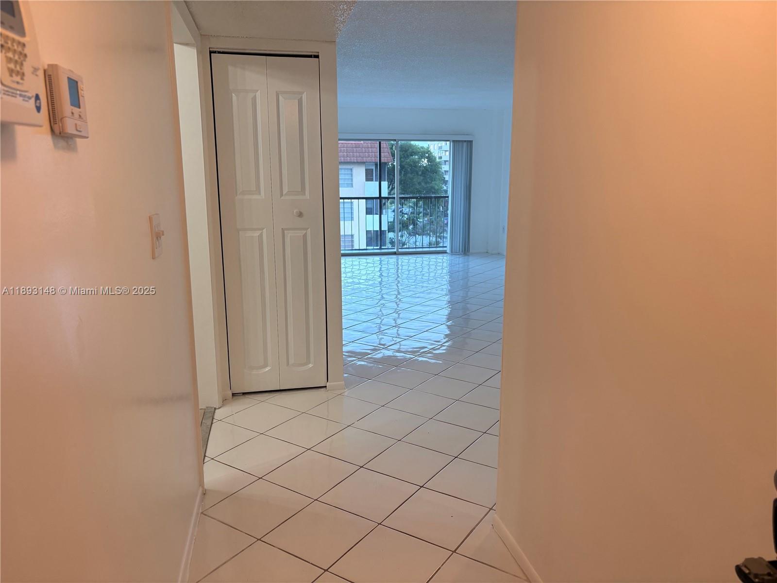 MANORS OF INVERRARY I-7 - Residential Lease