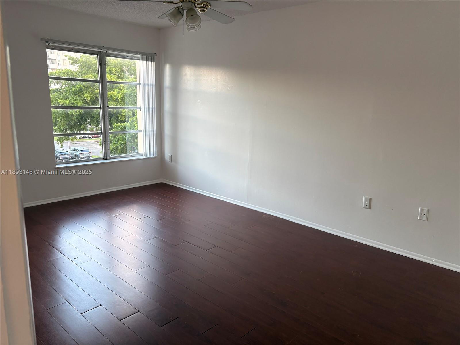 MANORS OF INVERRARY I-7 - Residential Lease