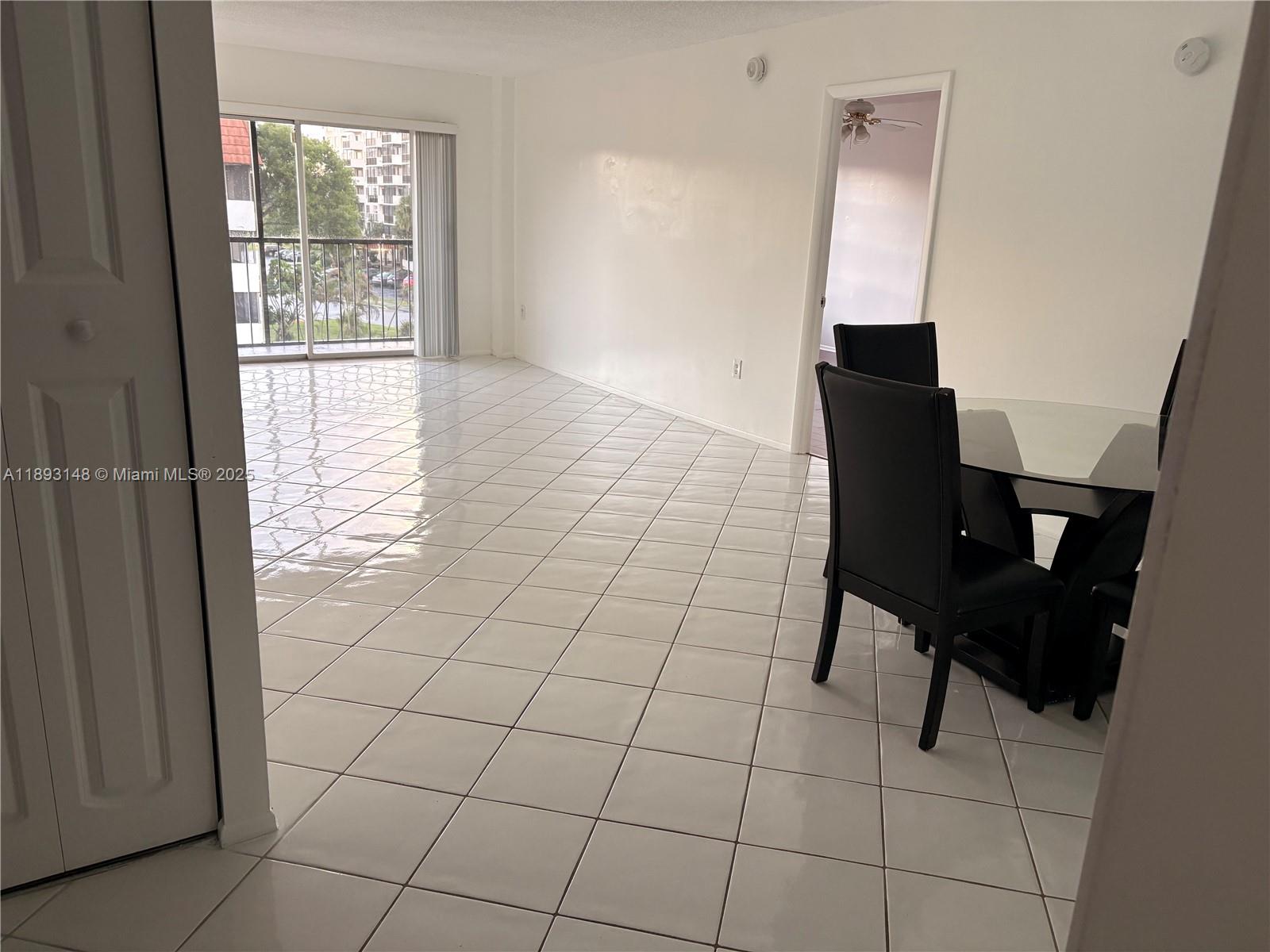 MANORS OF INVERRARY I-7 - Residential Lease
