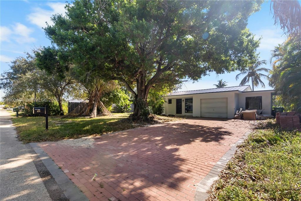 Photo of 454 Dover Rd, Jupiter, FL 33469 (MLS # A11900484)