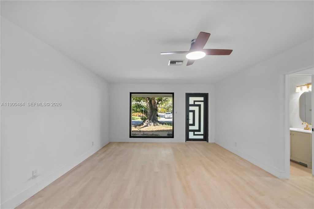 Photo of 454 Dover Rd, Jupiter, FL 33469 (MLS # A11900484)