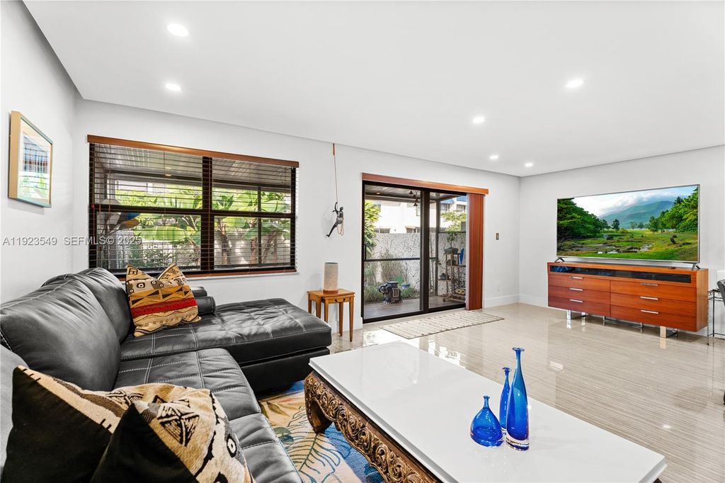 Photo of 2528 N 38 Ave #D-32, Hollywood, FL 33021 (MLS # A11923549)