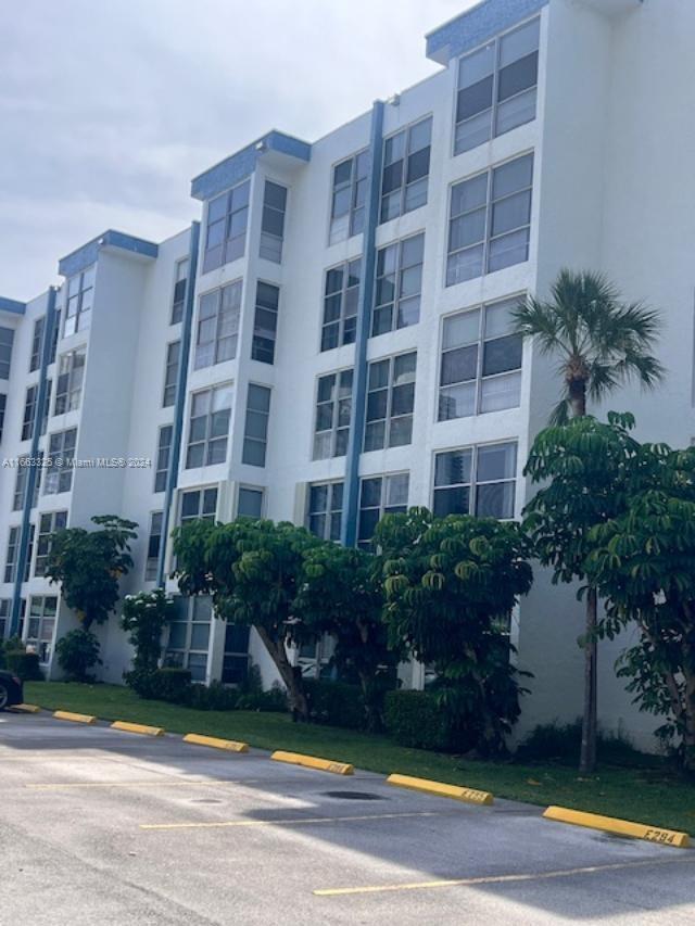 Rental Property at 17570 Atlantic Blvd 401, Sunny Isles Beach, Miami-Dade County, Florida - Bedrooms: 2 
Bathrooms: 2  - $2,850 MO.