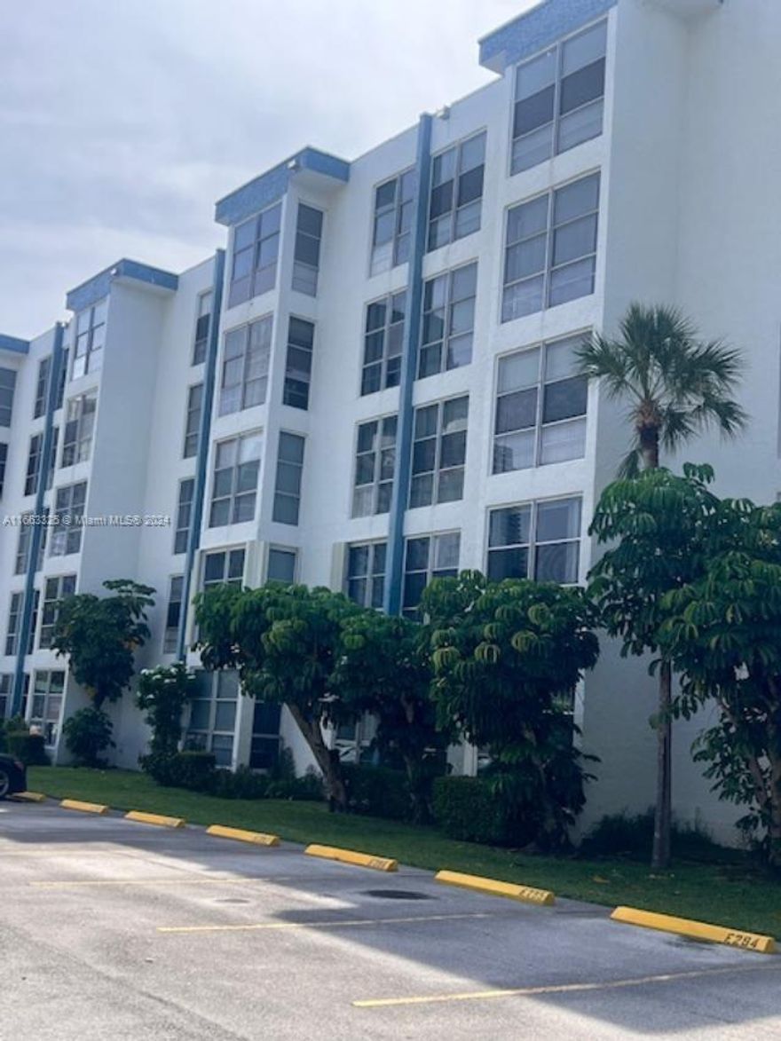 Beautiful Unit, close to the beach, LOCATION, LOCATION, 2BED,1BATH,&1/2BATH, CLOSE TO EVERYTHING, SUPERMARKETS, PARKS, RESTAURANTS, IN THE HEART OF SUNNY ISLES. EASY SHOWING, COULD BE WITH OR WITHOUT FURNITURE, MINIMUM RENT 6 MONTHS, MUST SEE.. Easy showings call the listing agent.