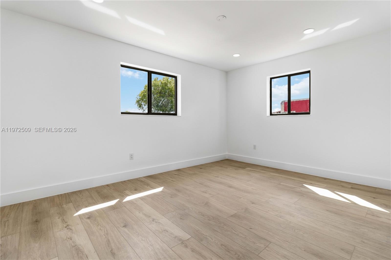 SO MIAMI HEIGHTS MANOR - Residential