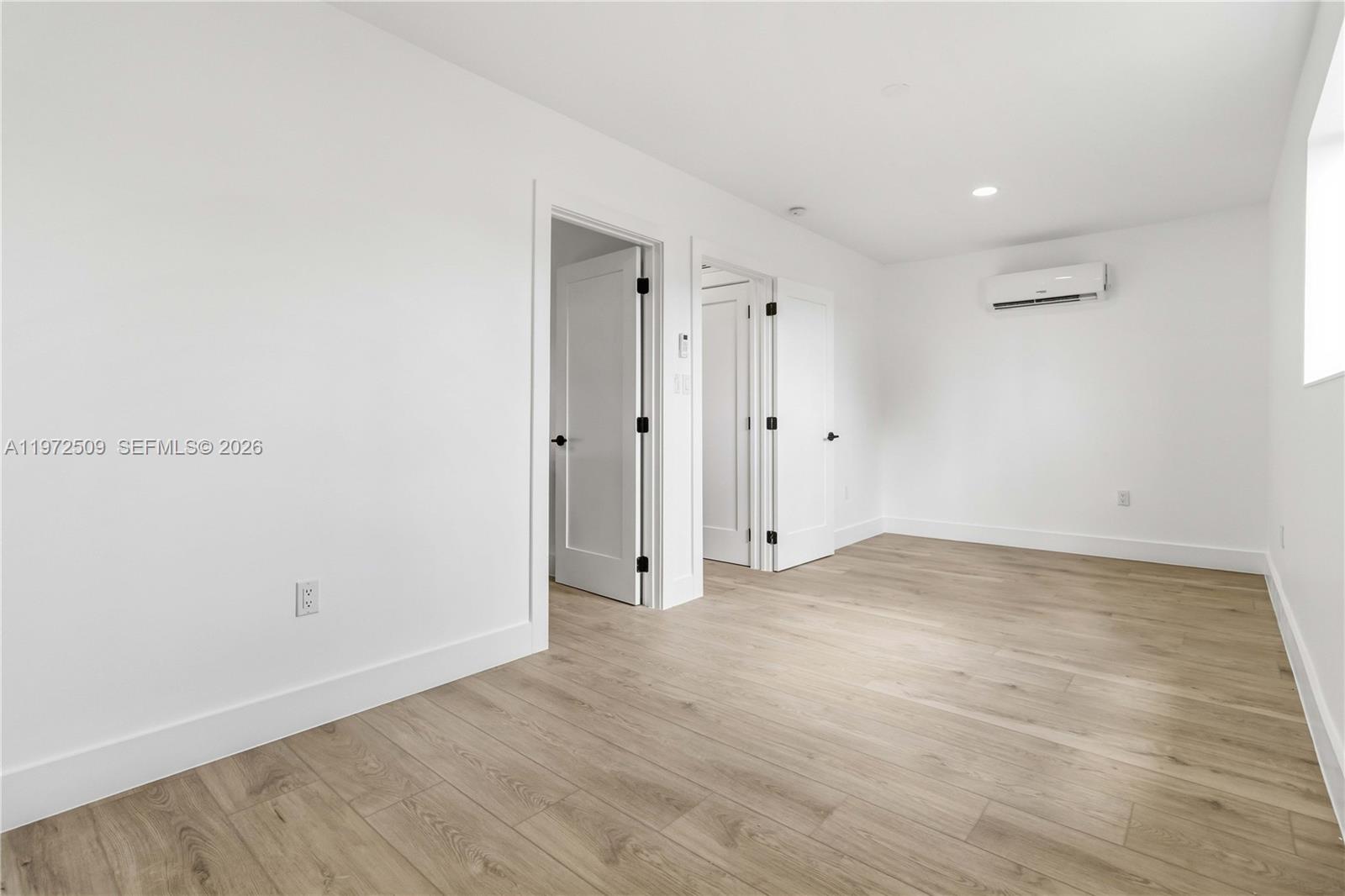 SO MIAMI HEIGHTS MANOR - Residential