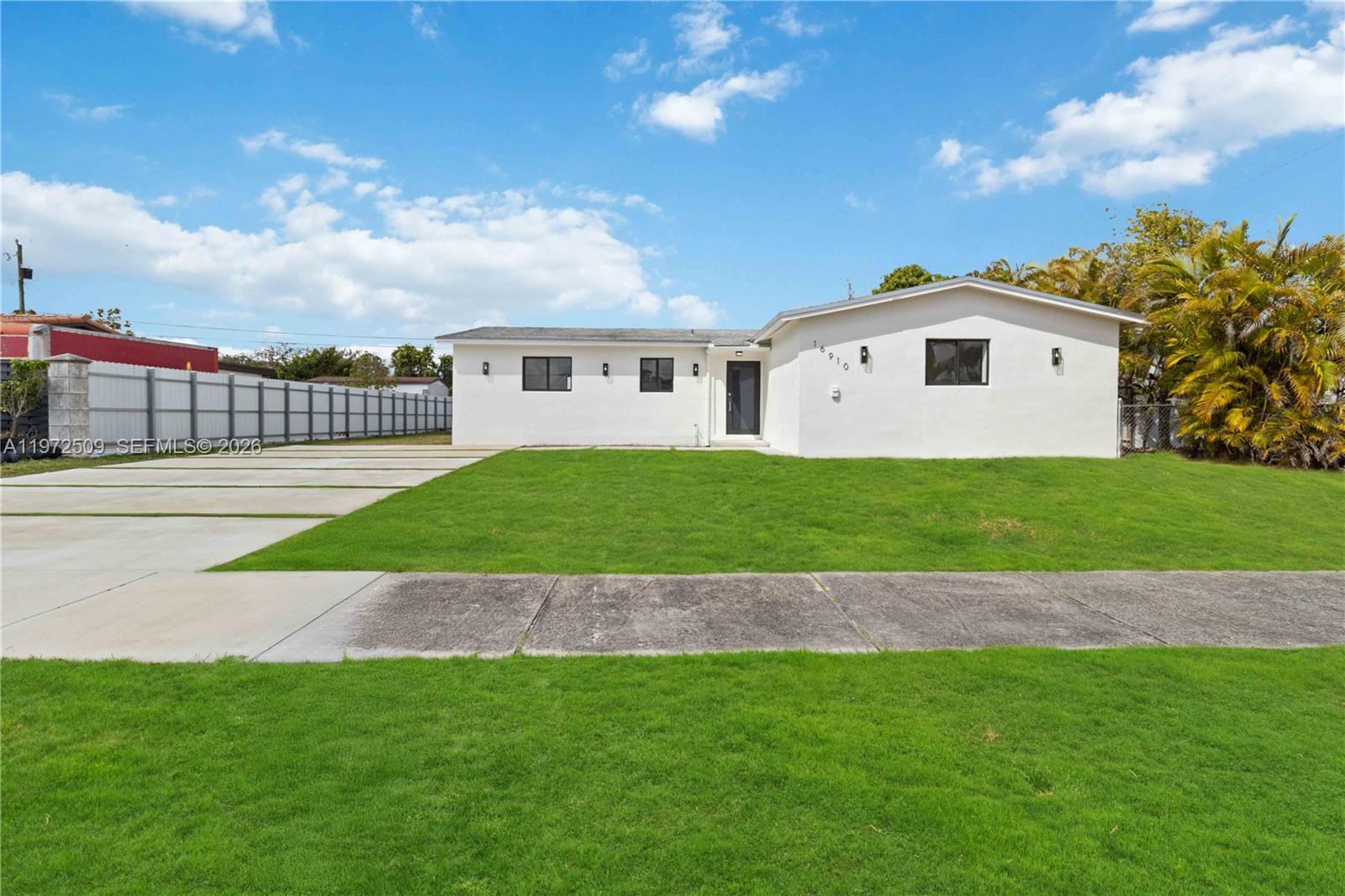 SO MIAMI HEIGHTS MANOR - Residential