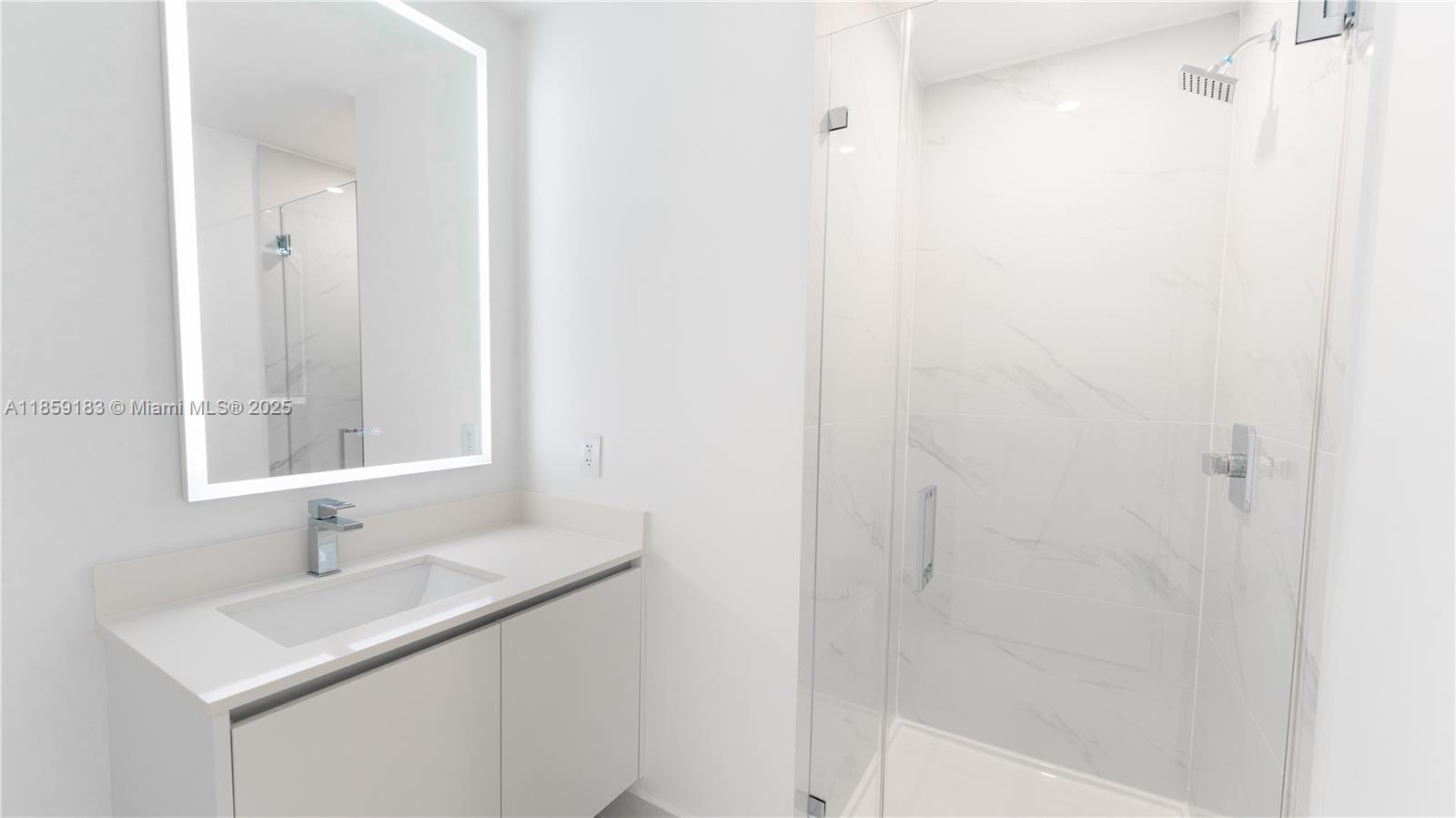 ARIA RESERVE SOUTH TOWER - Residential Lease