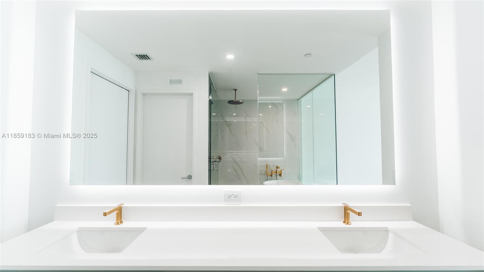 ARIA RESERVE SOUTH TOWER - Residential Lease