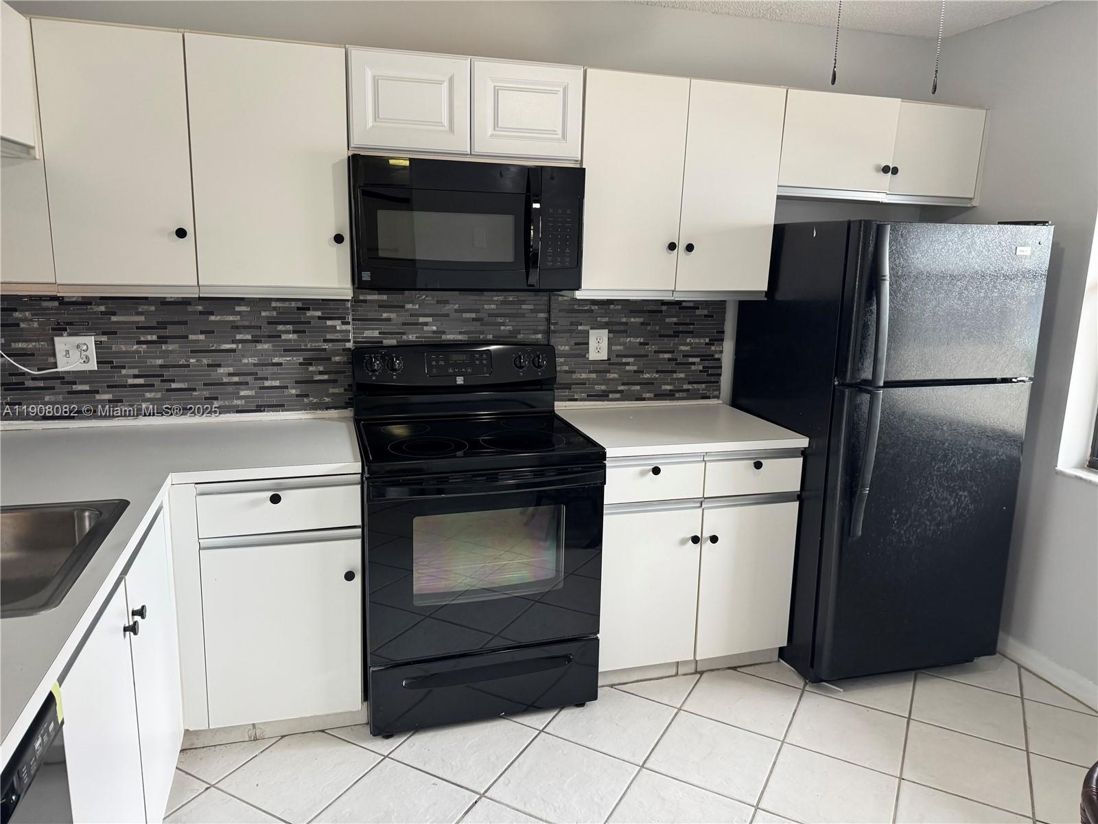 LUCERNE POINTE ONE,TWO,TH - Residential Lease