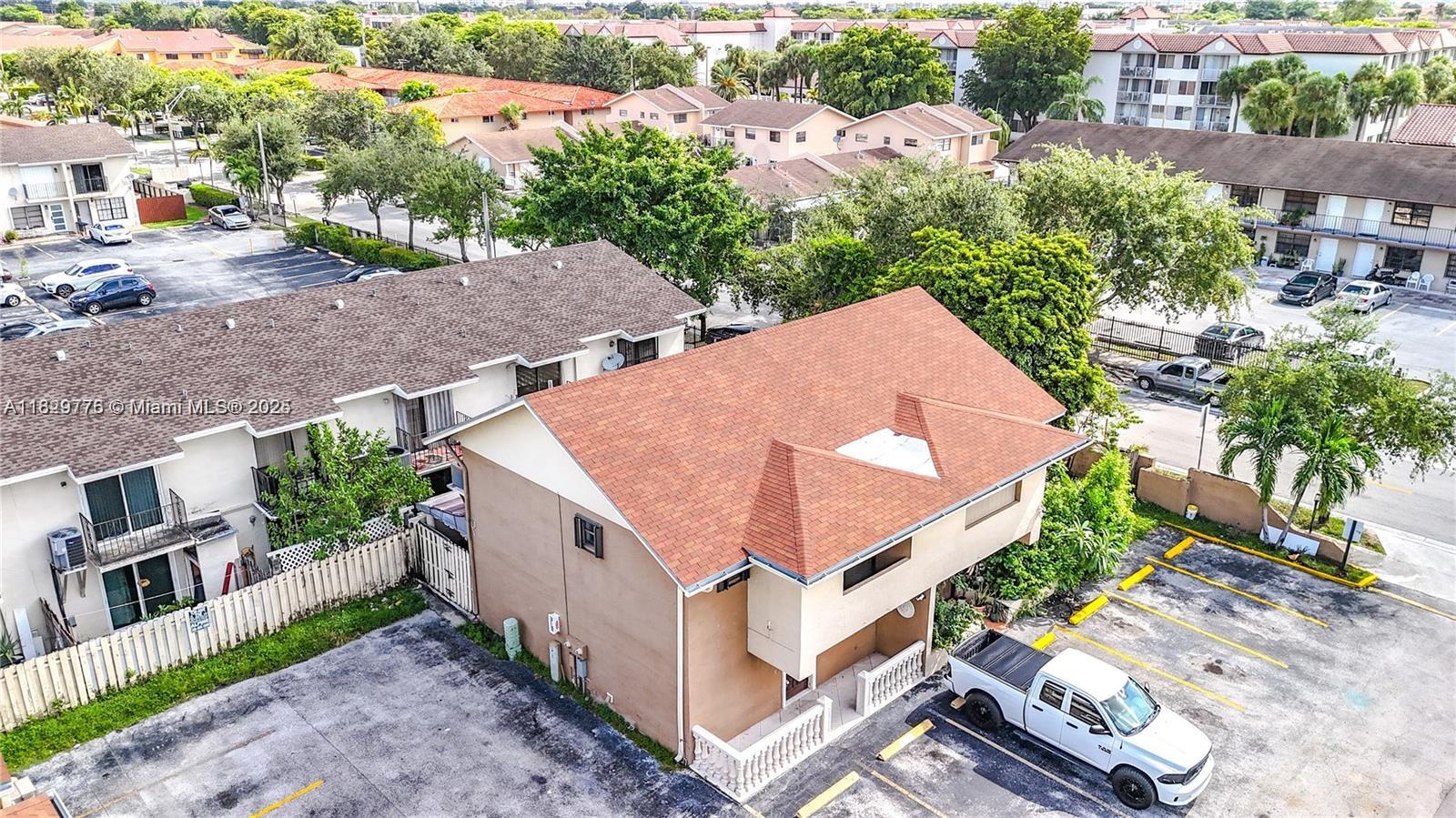 5350 W 26th Ave 118, Hialeah, FL, 33016/$369,000 1 5350 W 26th Ave 118