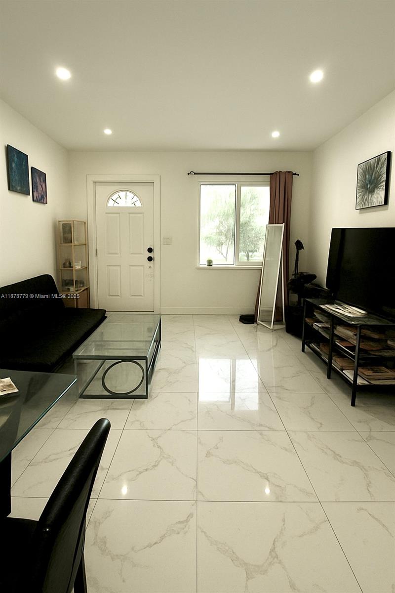 LAUDERDALE MANORS AMEND - Residential