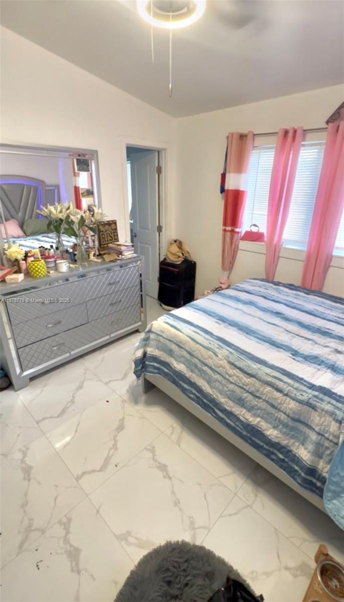 LAUDERDALE MANORS AMEND - Residential