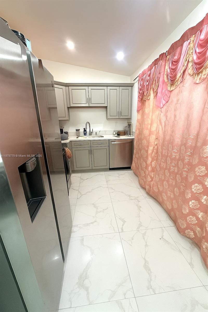 LAUDERDALE MANORS AMEND - Residential