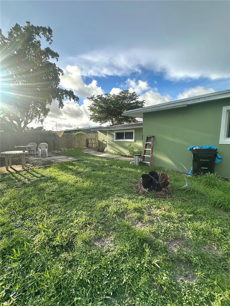 LAUDERDALE MANORS AMEND - Residential