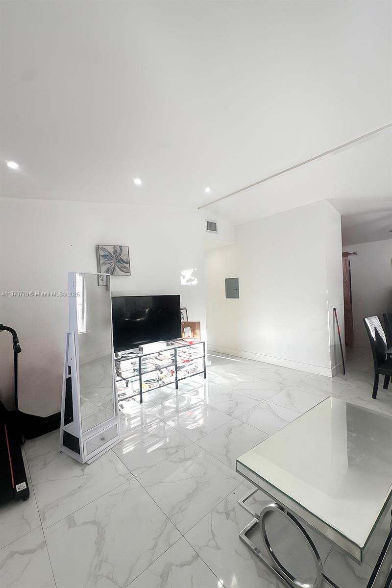 LAUDERDALE MANORS AMEND - Residential