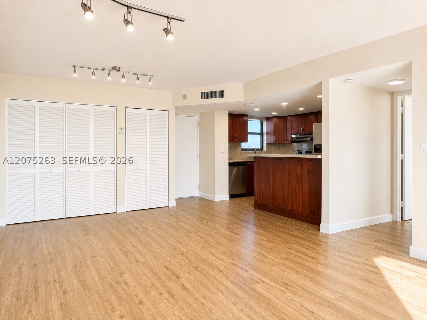 555 NE 30th St 603