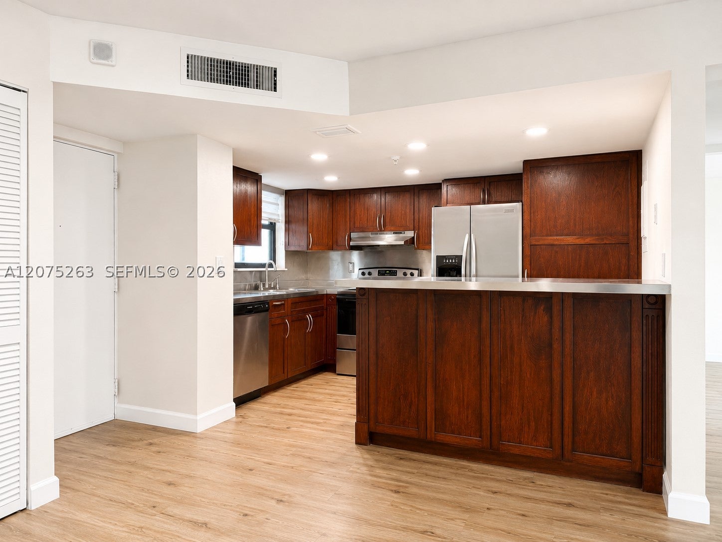 555 NE 30th St 603