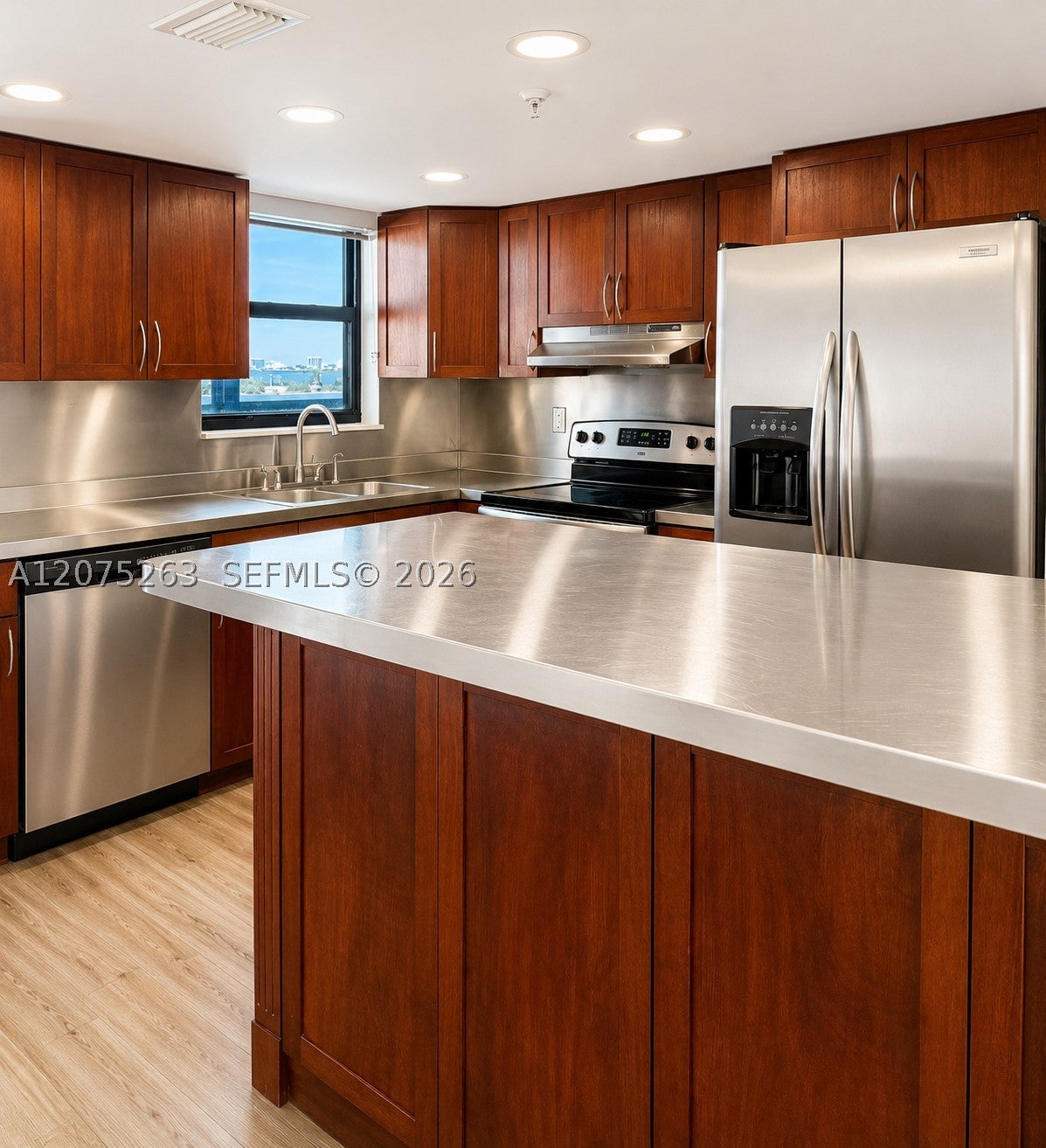 555 NE 30th St 603