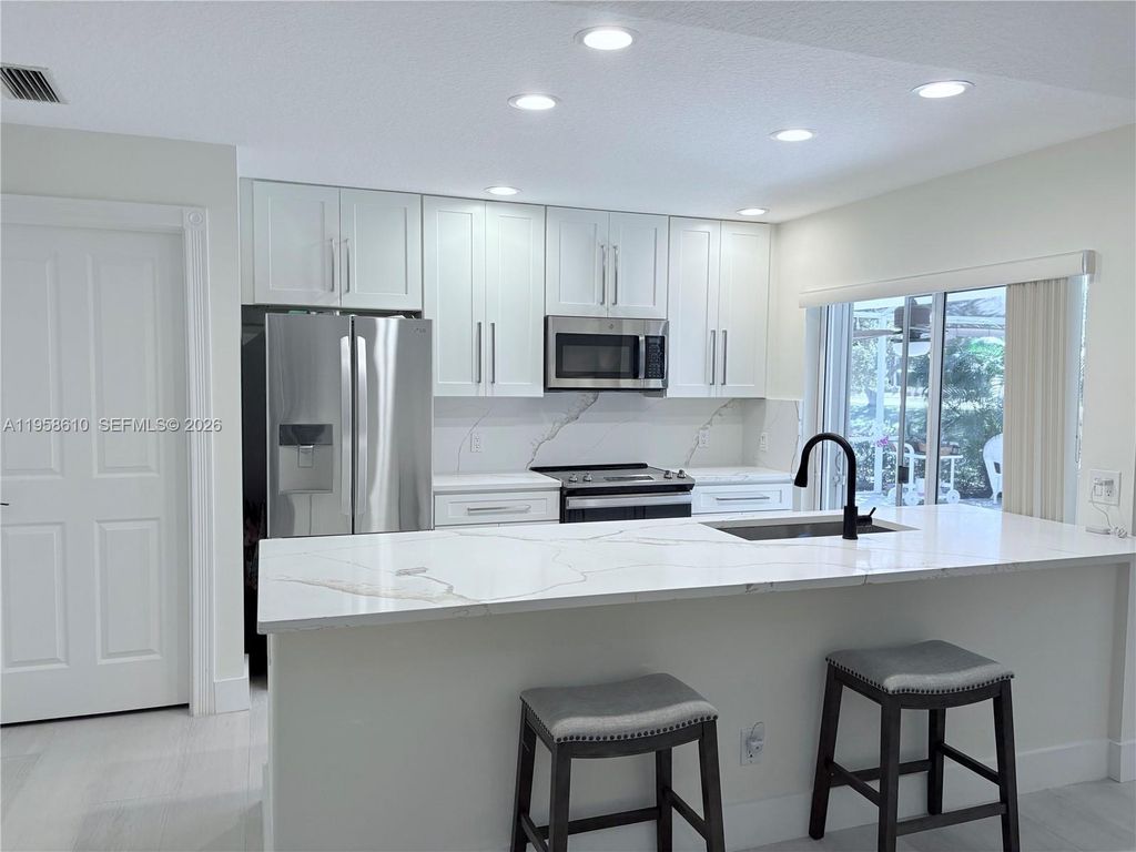 Photo of 803 Silverleaf Oak Ct, Palm Beach Gardens, FL 33410 (MLS # A11958610)