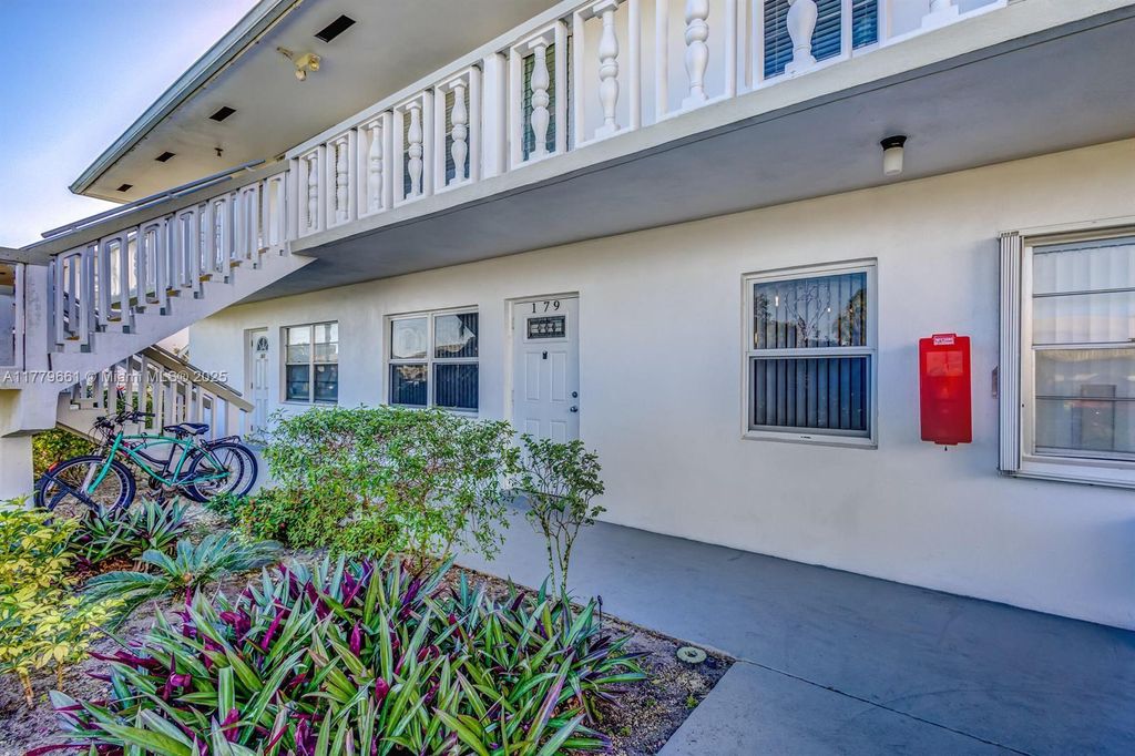 Photo of 174 Coventry H #174, West Palm Beach, FL 33417 (MLS # A11779661)