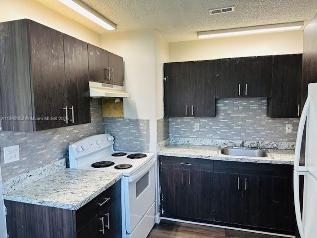 Photo of 853 SW 9th St #1, Hallandale Beach, FL 33009 (MLS # A11842052)