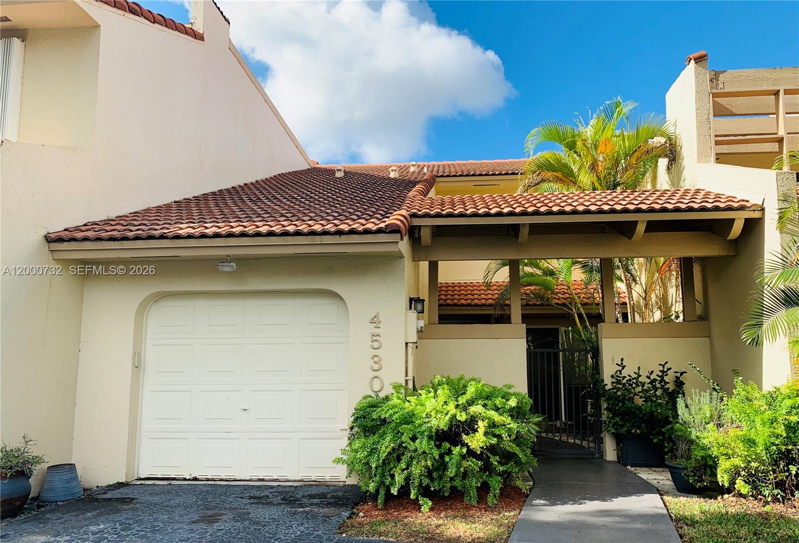 TOWNHOMES OF DORAL PLACE - Residential