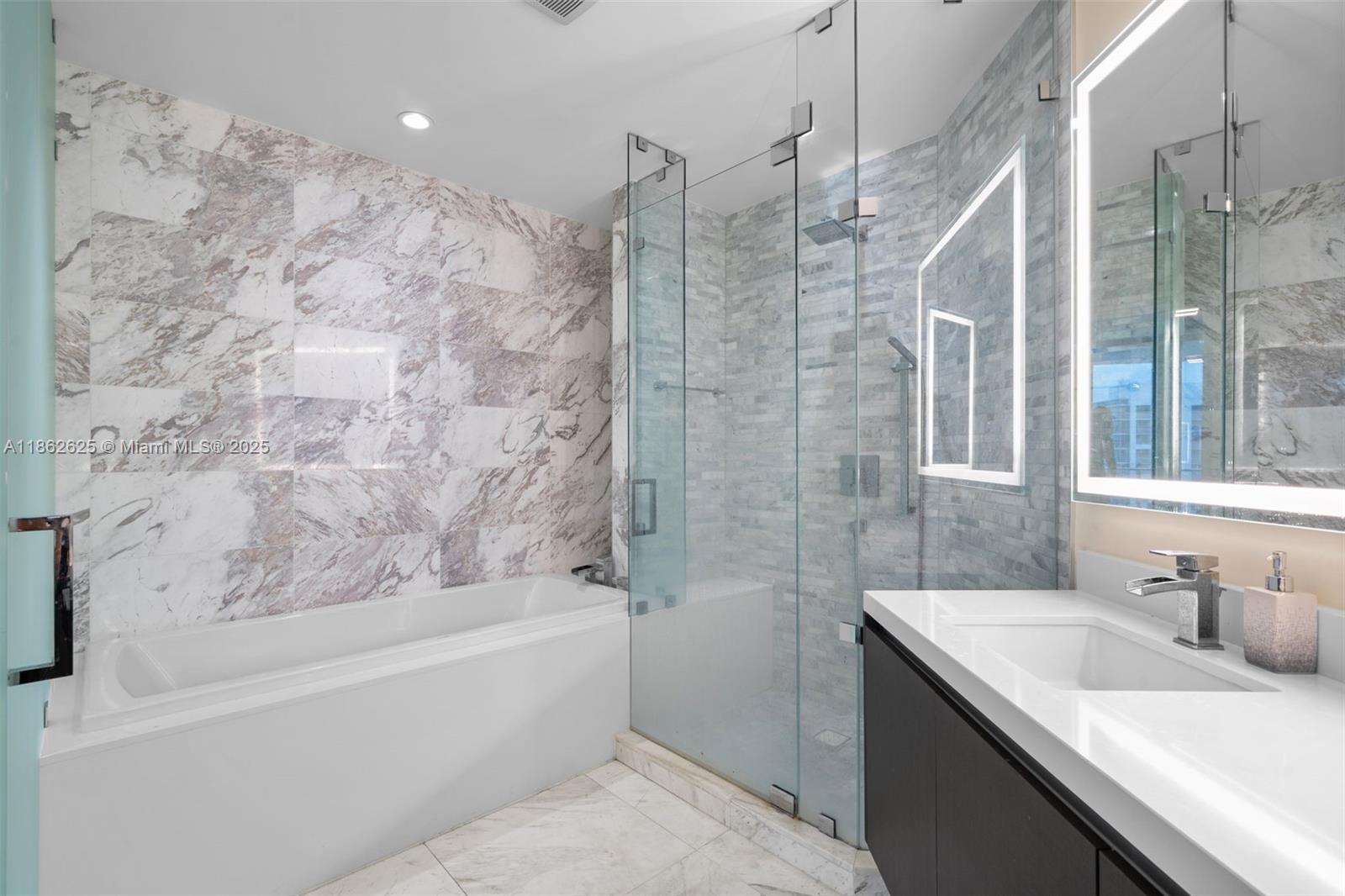 PARAMOUNT MIAMI WORLDCENT - Residential