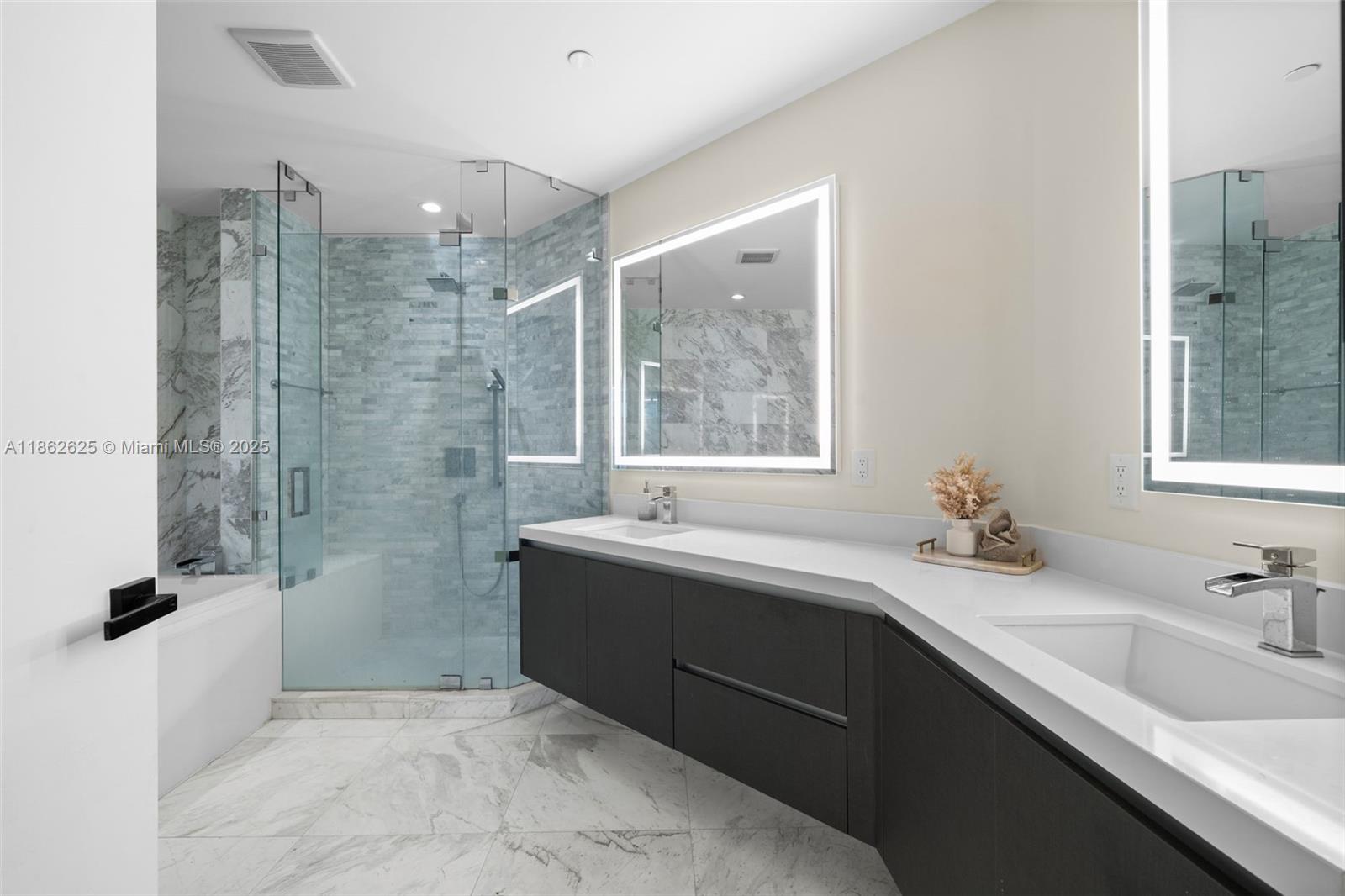 PARAMOUNT MIAMI WORLDCENT - Residential