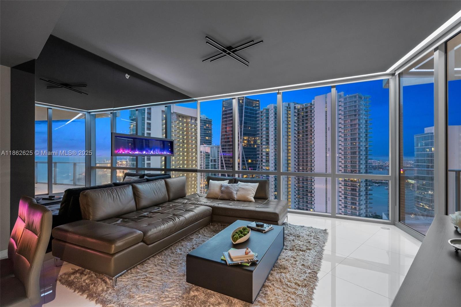 PARAMOUNT MIAMI WORLDCENT - Residential