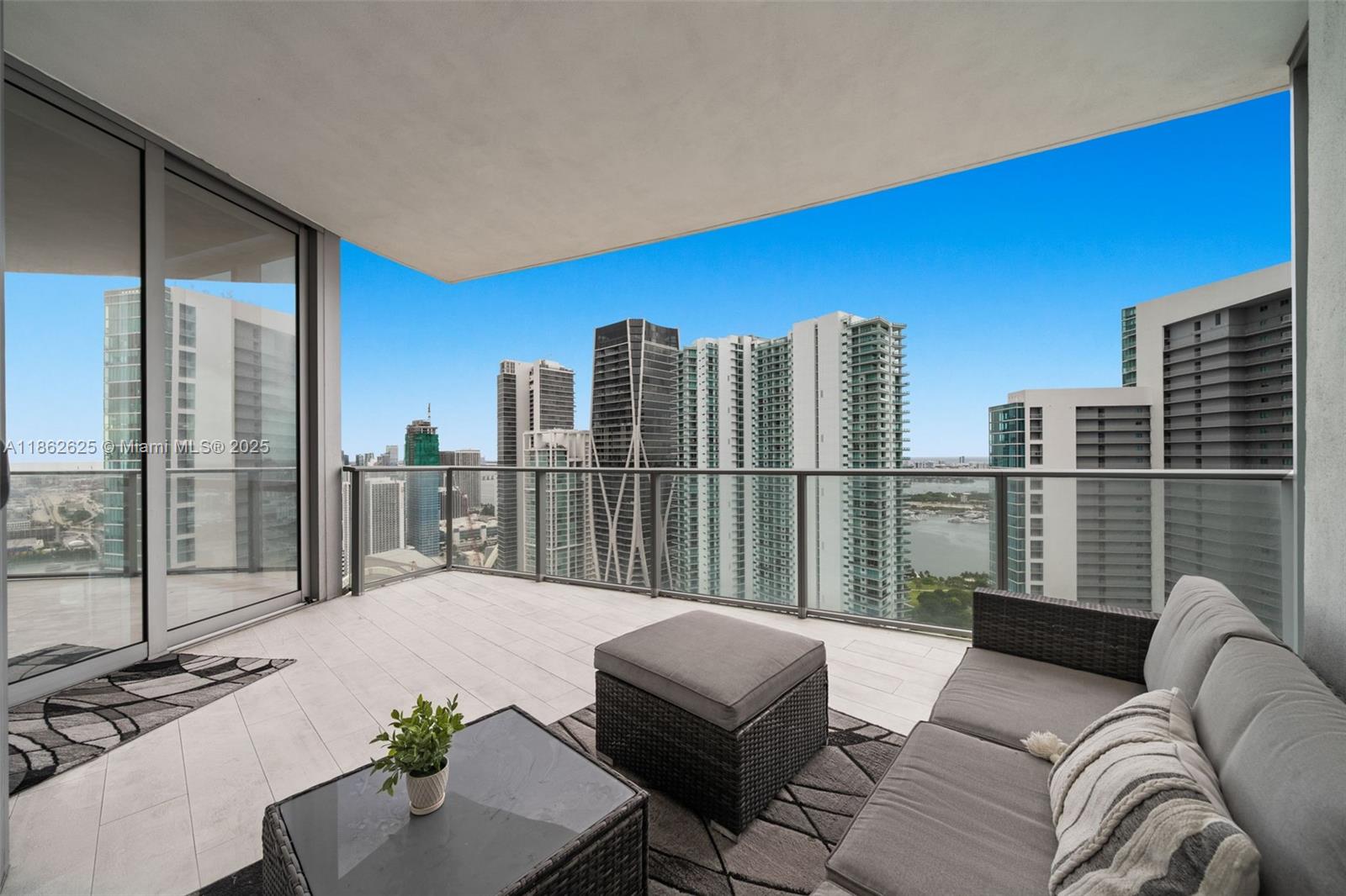 PARAMOUNT MIAMI WORLDCENT - Residential