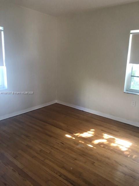 CORAL GABLES 1 BEDROOM, 1 BATH UNIT, SPACIOUS LAYOUT THROUGHOUT, CENTRAL AC, COMMUNITY LAUNDRY. LOCATED ON GROUND FLOOR, HARDWOOD FLOORS, CLOSE TO PUBLIX, PHILLIPS PARK AND TROLLEY STOP.