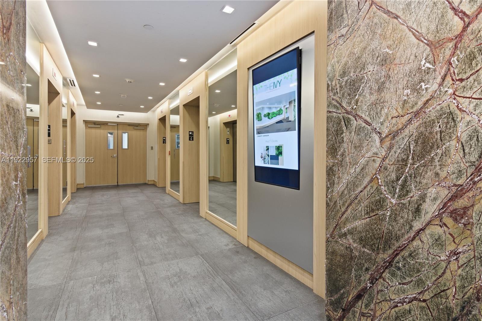 90 SW 3rd St 2408, Miami, FL, 33130/$560,000 1 90 SW 3rd St 2408